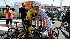 Slovinský cyklista Tadej Poga�ar se po druhé etap� Tour de France a dal�ím...