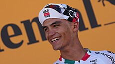 Nad�ený mexický cyklista Isaac del Toro (UAE), vít�z druhé etapy na Tour de...