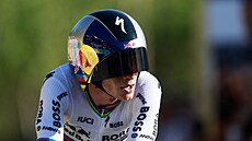 Belgický cyklista a �asovká�ský mistr sv�ta Remco Evenepoel z Bory v cíli...