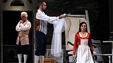 Martin Matou�ek jako Figaro p�i generální zkou�ce opery Figarovy svatby. Na...