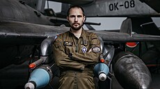 Vesmír ho fascinoval odmala, sny se mu plní. Ale� Svoboda bude pilotem...