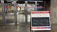 Linka pra�ského metra C v úseku Ka�erov - Háje stojí z d�vodu �lov�ka v...
