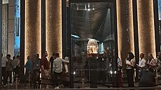 Zlatá posmrtná maska faraona Tutanchamona ve Velkém egyptském muzeu.