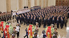 Severokorejský v�dce Kim �ong-un nav�tívil mauzoleum, kde jsou balzamovaná t�la...