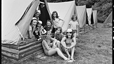 Letní pionýrský tábor, 23. �ervence 1973. Po skon�ení �kolního roku nastoupily...