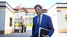 Ministr zdravotnictví Adam Vojt�ch (ANO) hovo�í s noviná�i po sch�zce vlády k...