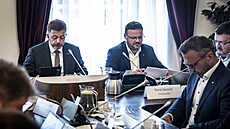 Sch�zka sn�movních stran svolaná hnutím Starostové a nezávislí (STAN) k...