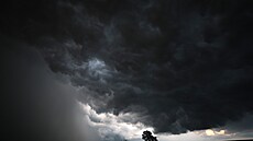 Jihlavu zasáhly bou�ky. Objevila se i takzvaná squall line (�ára húlav) - pás...