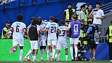 Belgický úto�ník Romelu Lukaku slaví se spoluhrá�i gól v osmifinále MS proti...