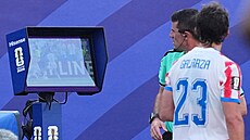 Uzbecký sudí Tanta�ev má jasno, na monitoru si prohlédl zákrok paraguayského...