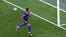Francouzský úto�ník Kylian Mbappé v osmifinále MS proti Paraguayi prom�nil...