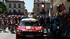 Peloton na startu �tvrté etapy Tour de France