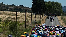 Peloton a souboj o únik b�hem �tvrté etapy Tour de France
