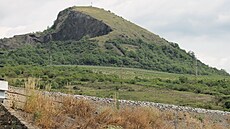 �elezni�ní násep se v �alhosticích z�ítil v �ervnu 2024 po vydatných de�tích....