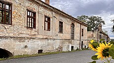 Na památku ze 17. století je opravdu �alostný pohled. Patrová budova je z velké...