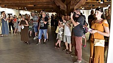 Vernisá� výstavy p�ilákala desítky hercových p�íznivc�.