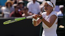 Barbora Krej�íková se roz�iluje v osmifinále Wimbledonu.