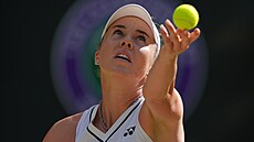 Linda Nosková v osmifinále Wimbledonu.