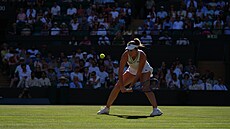 Linda Nosková v osmifinále Wimbledonu.