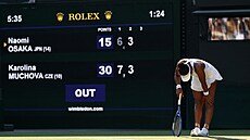 Naomi Ósakaová ve �tvrtfinále Wimbledonu.
