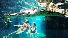 Focení modelek a krokodýla mexickém jeze�e Casa Cenote na poloostrov� Yucatan
