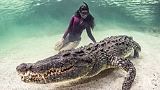 Focení modelek a krokodýla mexickém jeze�e Casa Cenote na poloostrov� Yucatan