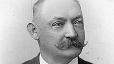 Ni�borskou sklárnu zalo�il v roce 1903 Antonín Rückl