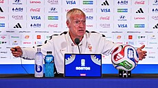 Francouzský trenér Didier Deschamps na tiskové konferenci p�ed zápasem proti...