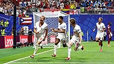 Angli�ané slaví gól Harryho Kanea do sít� DR Kongo.