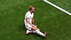 Anglický úto�ník Harry Kane slaví druhý gól do sít� DR Kongo.