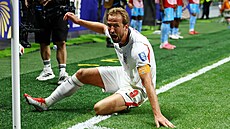 Anglický úto�ník Harry Kane slaví druhý gól do sít� DR Kongo.