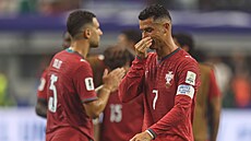 Portugalský úto�ník Cristiano Ronaldo v slzách po prohraném zápase se...