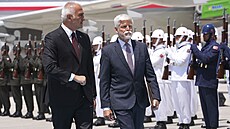 �eského prezidenta Petra Pavla p�ivítal na leti�ti Esenboga turecký ministr...