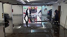 St�edo�e�tí hasi�i se potýkají s nár�stem výjezd� kv�li postupující bou�kové...