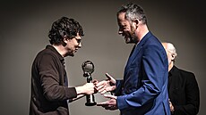 Jesse Eisenberg p�ebírá Cenu prezidenta MFF od Kry�tofa Muchy (4. �ervence 2026)