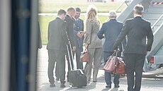 Premiér Andrej Babi� odlétá s man�elkou Monikou na summit NATO. (7. �ervence...