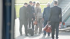 Premiér Andrej Babi� odlétá s man�elkou Monikou na summit NATO. (7. �ervence...