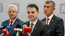 �eská delegace p�ed odletem na summit NATO. (7. �ervence 2026)