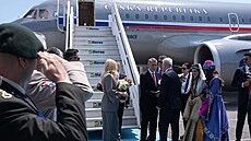 Premiér Andrej Babi� (ANO) dorazil s man�elkou Monikou na summit NATO v Anka�e....