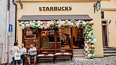 Kavárenský �et�zec Starbucks ve st�edu 1. �ervence otev�el svou pobo�ku v...