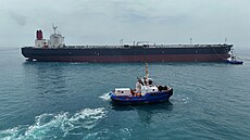 Ropný tanker Helga u terminálu v irácké Bas�e na snímku z 24. dubna 2026