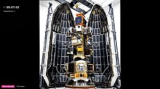 Náklad uvnit� nosi�e Falcon 9 p�ipravený k misi Transporter-17