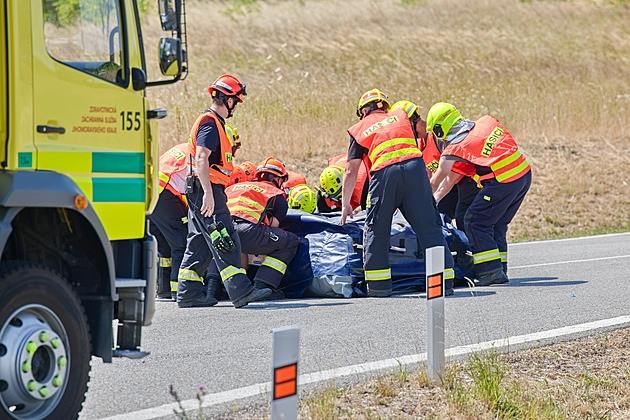 Na Znojemsku se srazily dva autobusy, záchranáři ošetřili 47 zraněných
