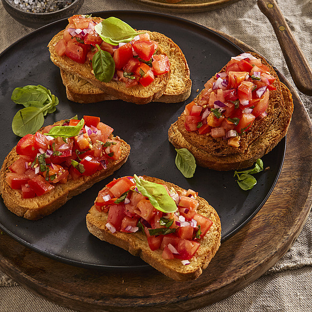 Tomato bruschetta: Křupavý italský předkrm s voňavými rajčaty