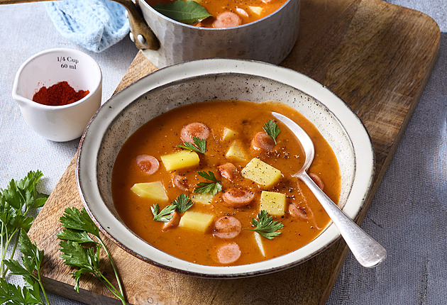 Frankfurtská polévka s párkem: Tradiční hustý recept jako od babičky