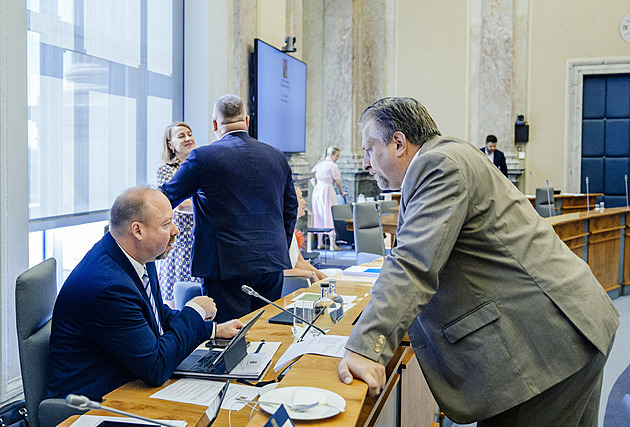 Czech government discusses revision of defense economy transition laws