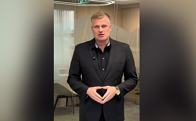 Turek opustí post zmocněnce, dokud nehodu nevyšetří. Dospělé, řekl Macinka