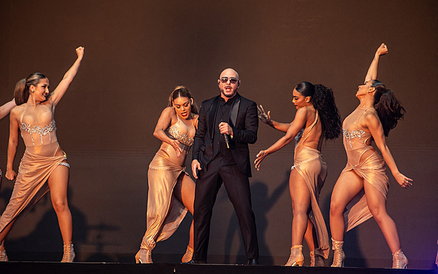 Pitbull vytvořil rekord. Na jeho koncertě se sešlo přes 22 tisíc lidí s umělou pleší