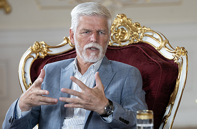 Známý lékař, miliardář i marketér od Koženého. S kým Pavel tráví dovolenou