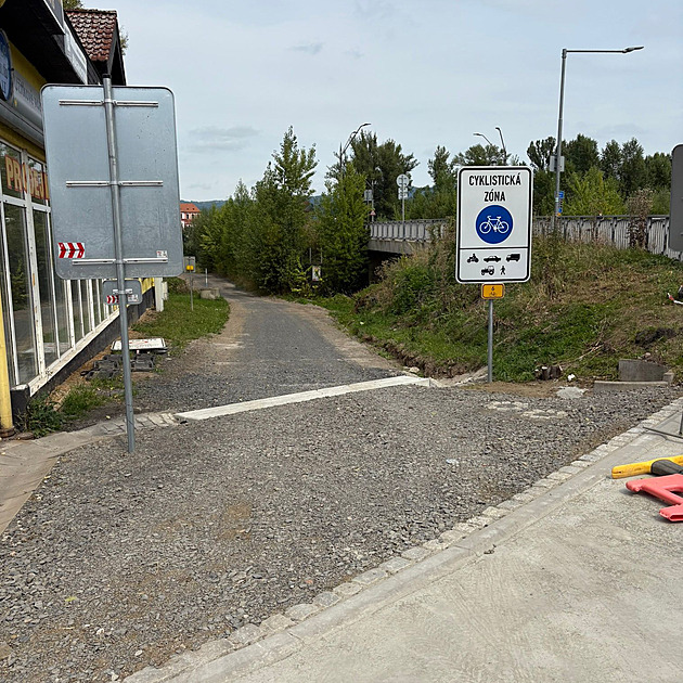 Must care for the forest, but cannot drive to it. Owner paid the price for a new bike path